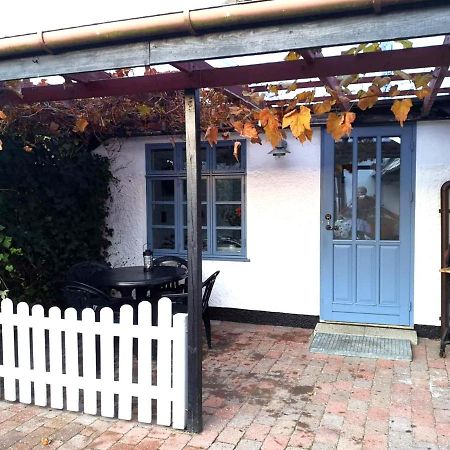 Cosy Cottage In A Garden Ishøj Exterior foto
