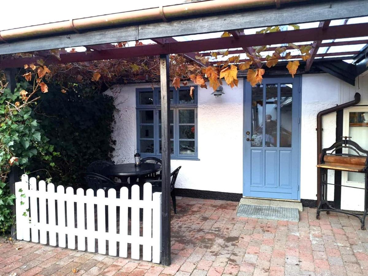 Cosy Cottage In A Garden Ishøj Exterior foto
